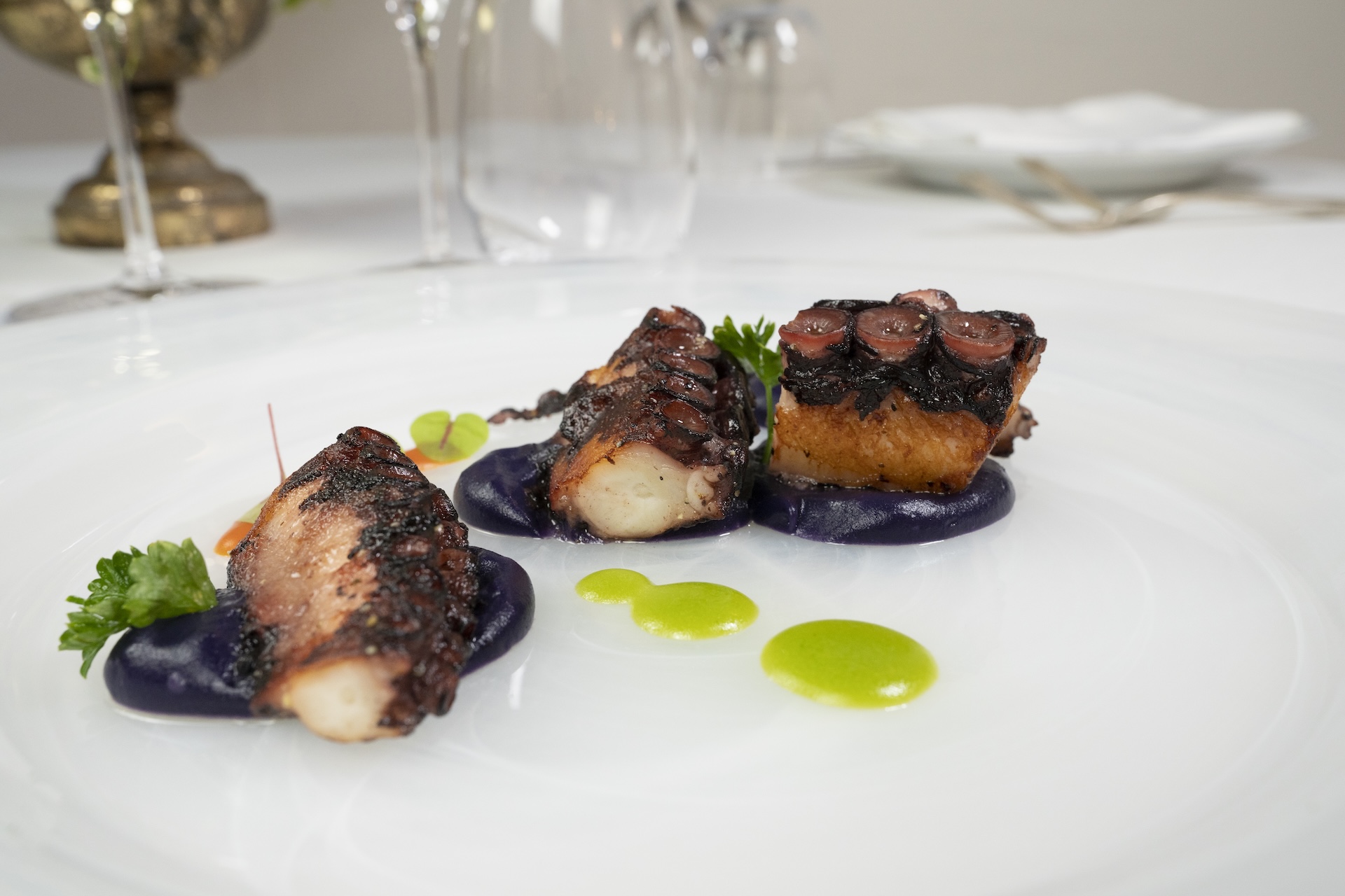 Una preparazione della cucina interna del Castello