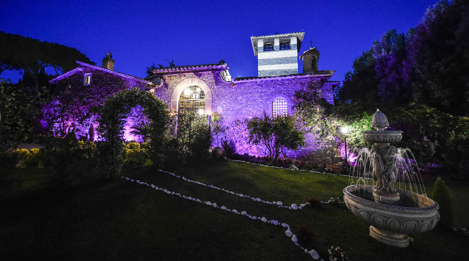 Castello della Spizzichina esterno in notturna